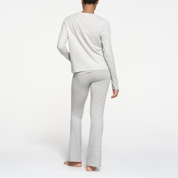 Skims NWOT Relaxed Long Sleeve T-shirt (Size XS) - Picture 4 of 4